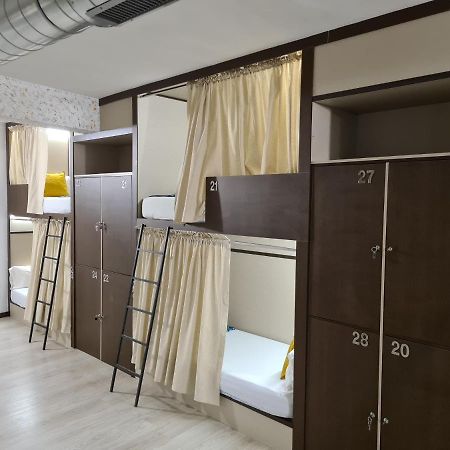 Hostel M-A Rooms Mate Madrid Bagian luar foto