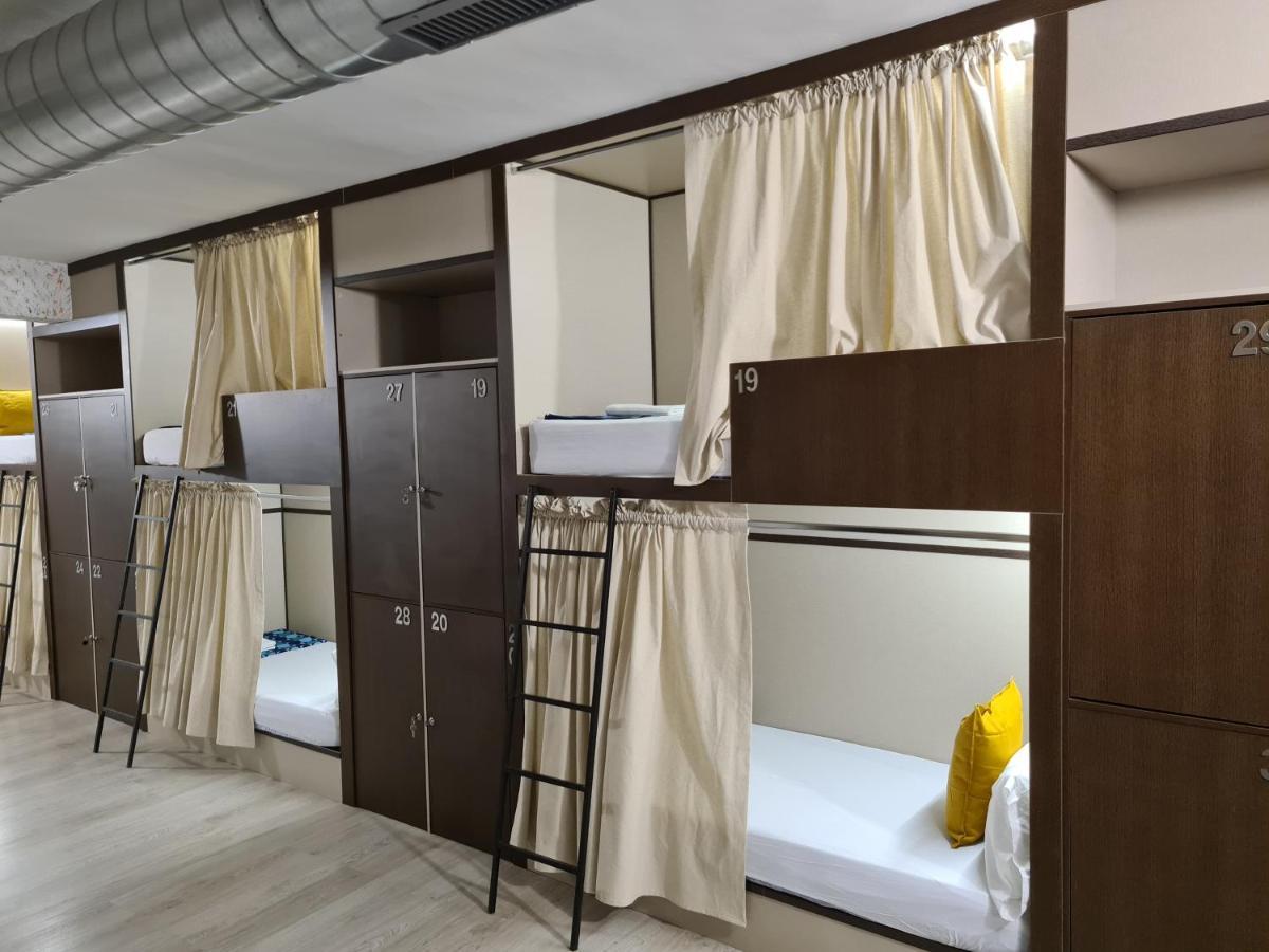 Hostel M-A Rooms Mate Madrid Bagian luar foto