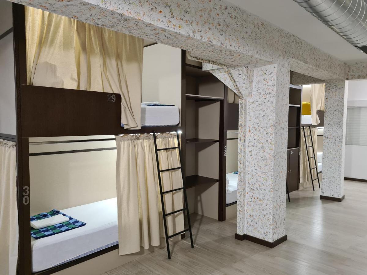 Hostel M-A Rooms Mate Madrid Bagian luar foto