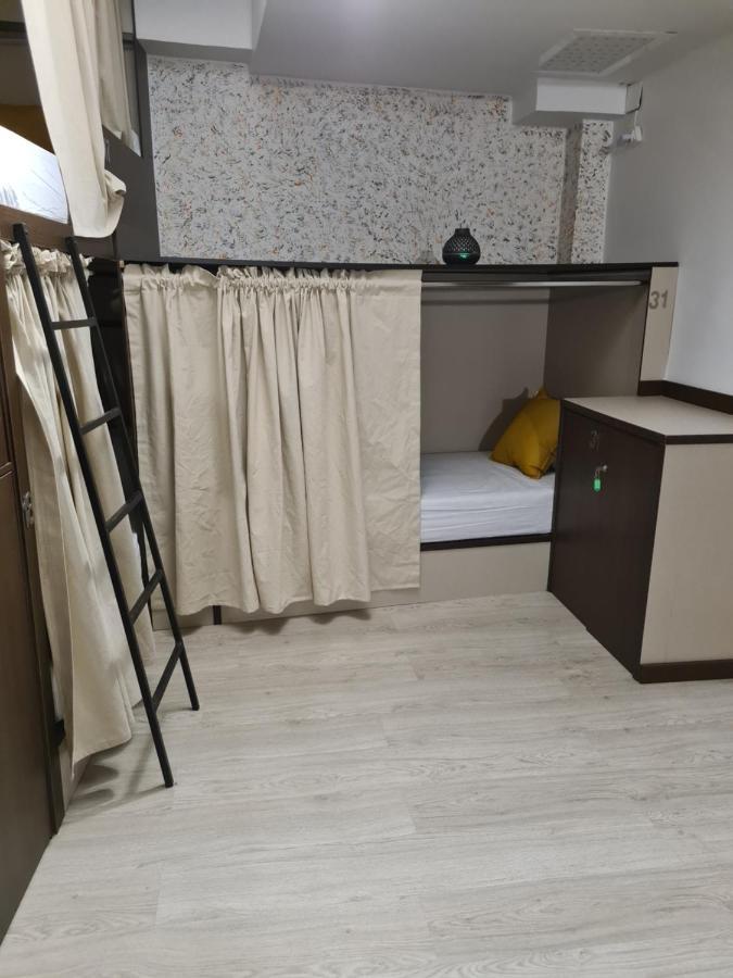 Hostel M-A Rooms Mate Madrid Bagian luar foto
